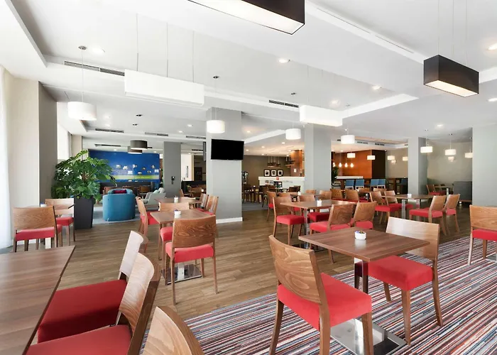 Готель Hampton By Hilton Краків